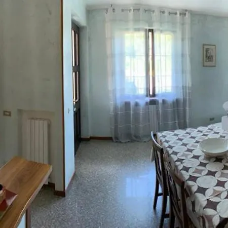 公寓 Il Portico 9 *